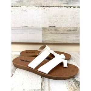 Muk Luks Womens 9 White Leather Slip On Casual Comfort Summer Sandals Beach